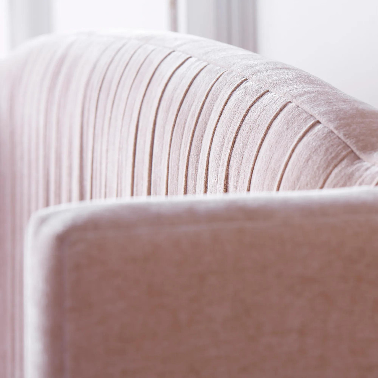 Larissa Platform Bed~27699